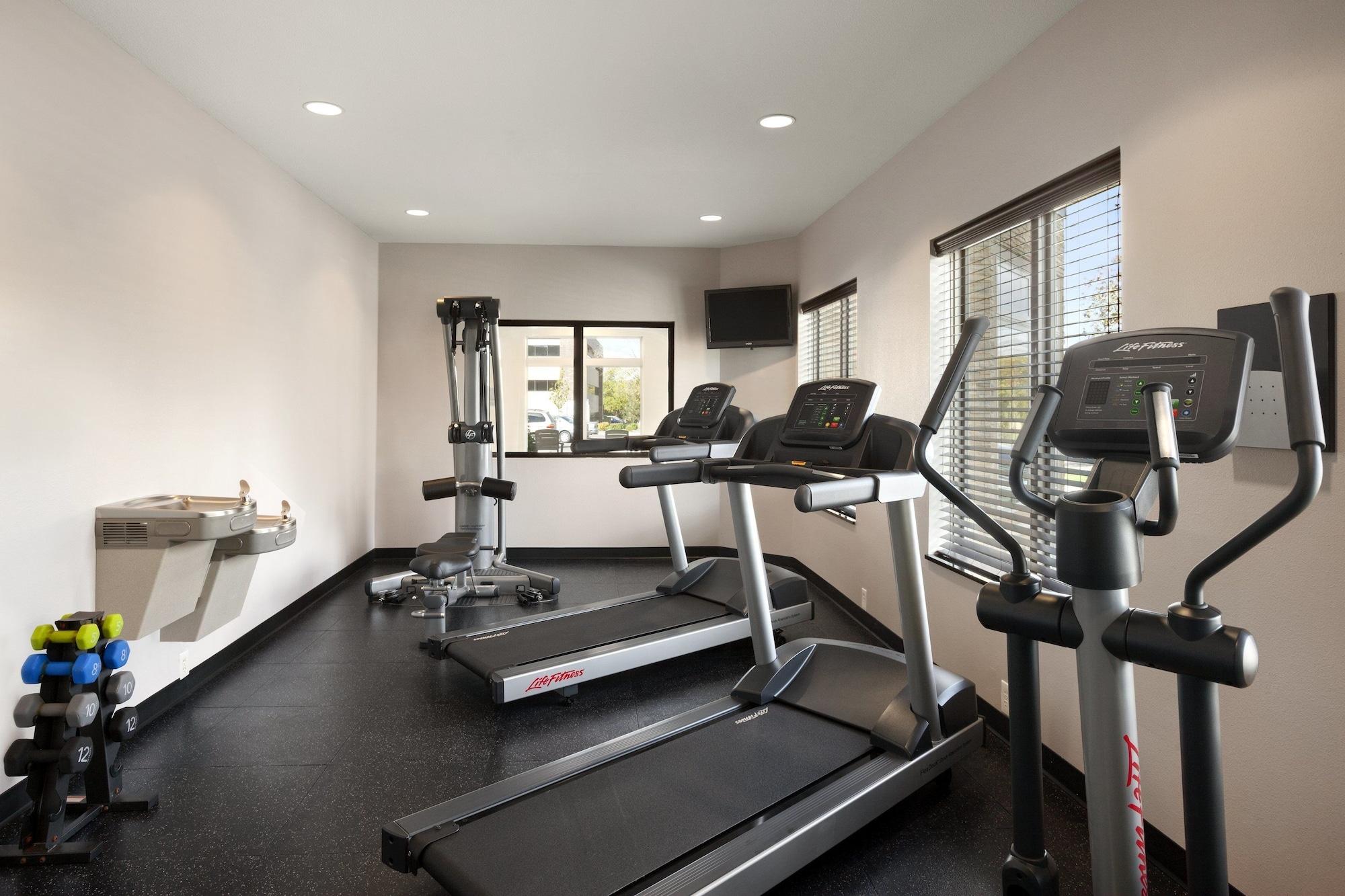 Country Inn & Suites By Radisson, Indianola, Ia Bagian luar foto