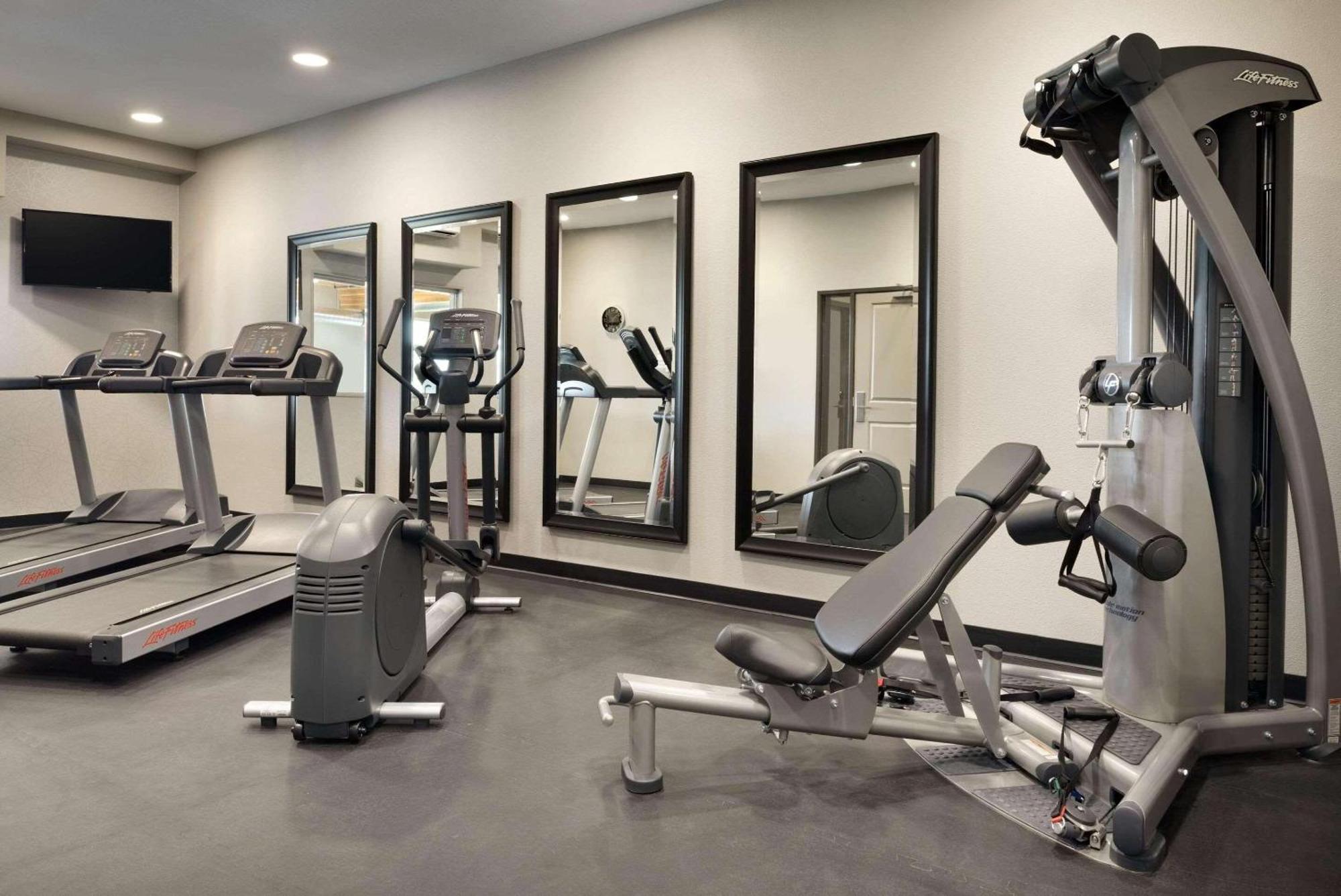 Country Inn & Suites By Radisson, Indianola, Ia Bagian luar foto