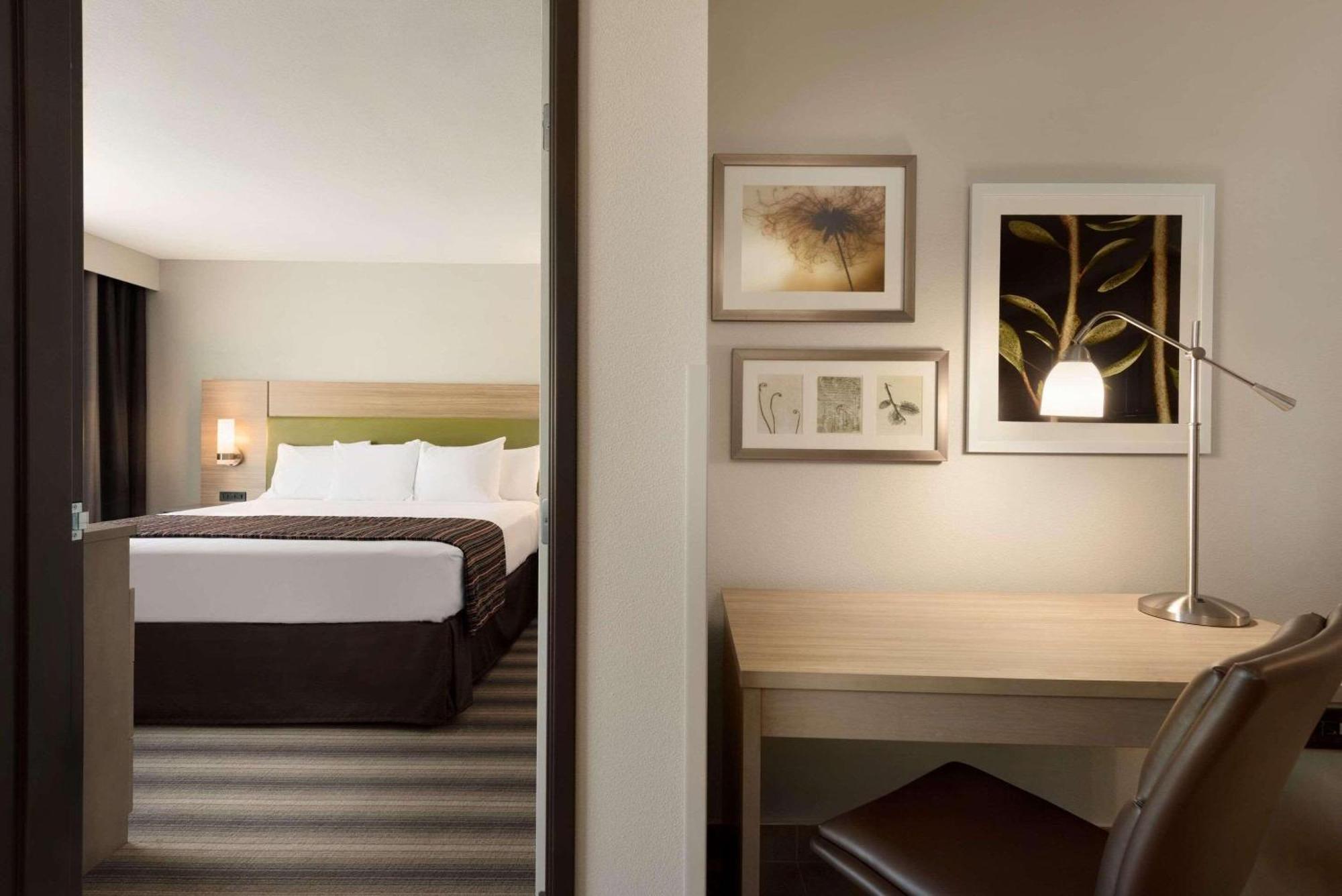 Country Inn & Suites By Radisson, Indianola, Ia Bagian luar foto