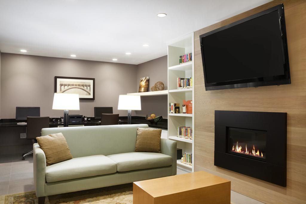 Country Inn & Suites By Radisson, Indianola, Ia Bagian luar foto