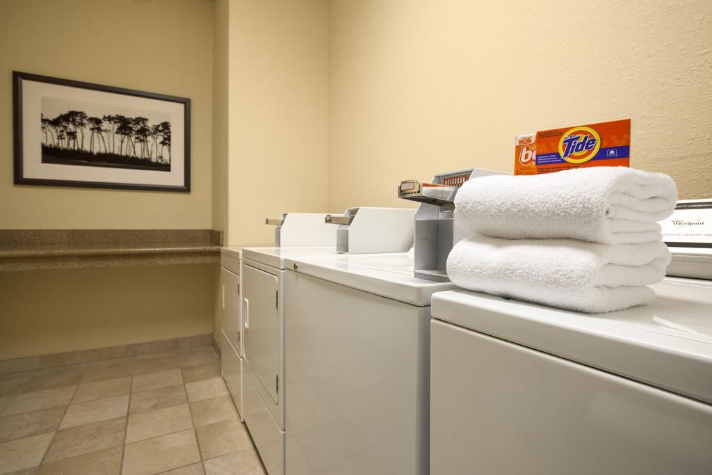 Country Inn & Suites By Radisson, Indianola, Ia Bagian luar foto