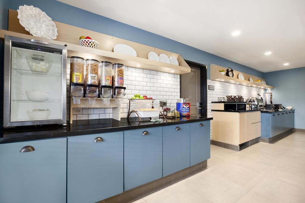 Country Inn & Suites By Radisson, Indianola, Ia Bagian luar foto