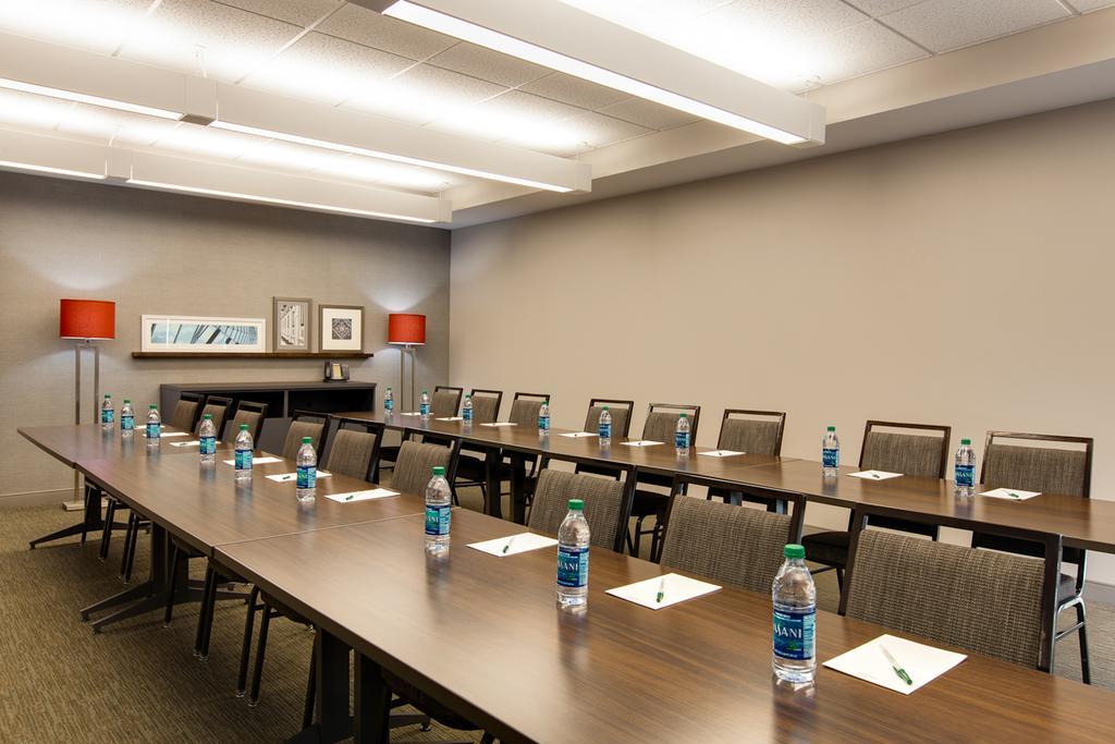 Country Inn & Suites By Radisson, Indianola, Ia Bagian luar foto