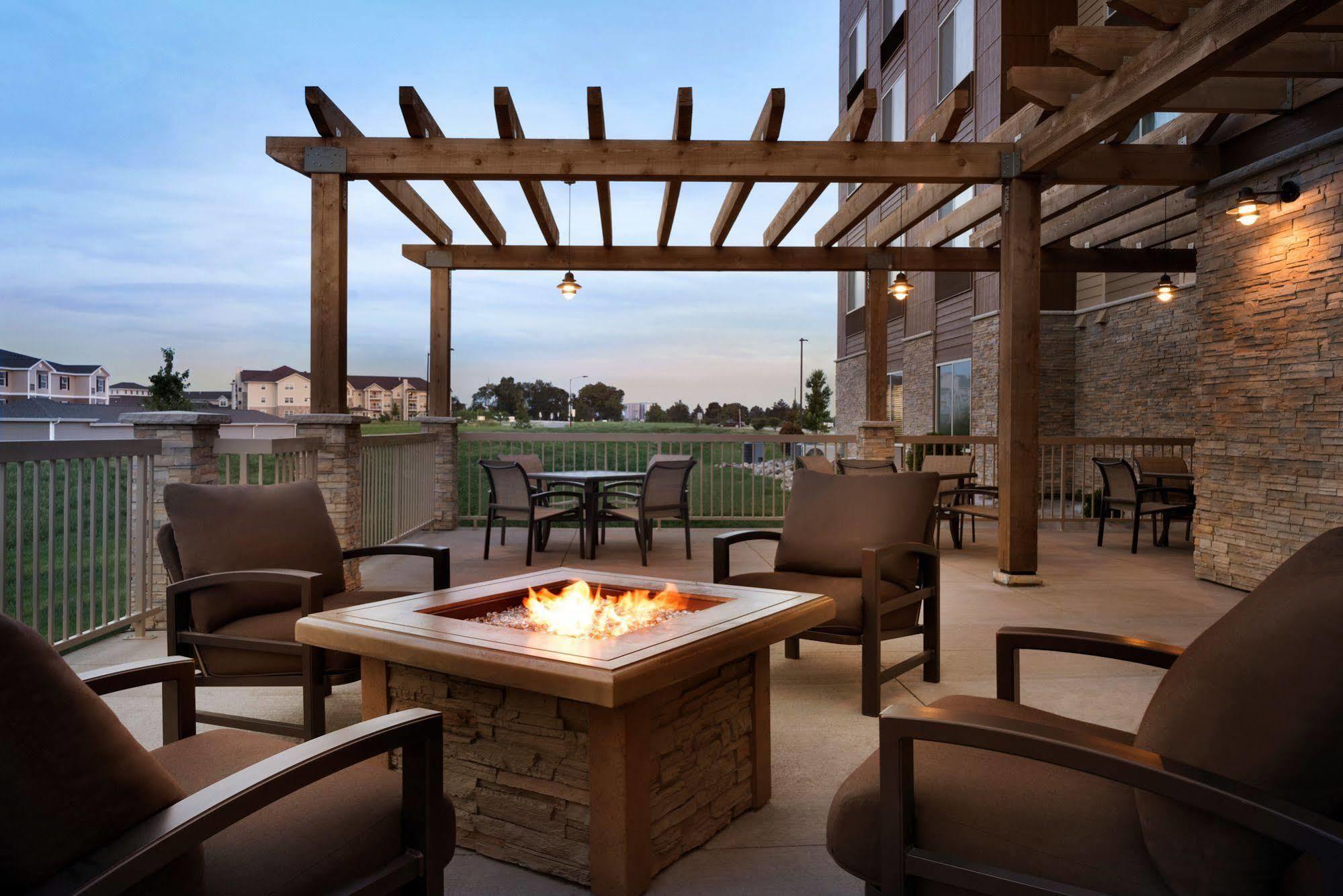 Country Inn & Suites By Radisson, Indianola, Ia Bagian luar foto