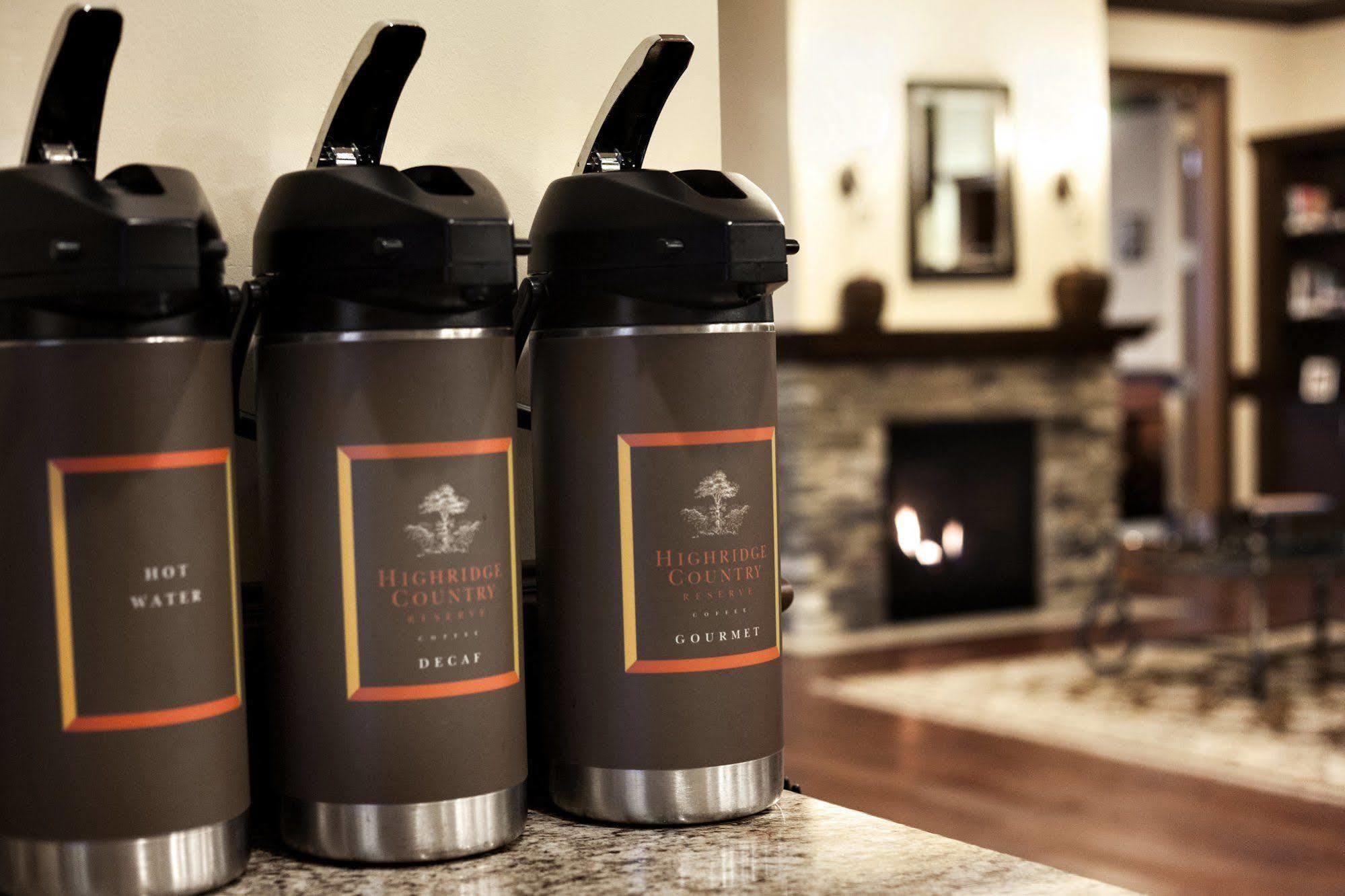Country Inn & Suites By Radisson, Indianola, Ia Bagian luar foto