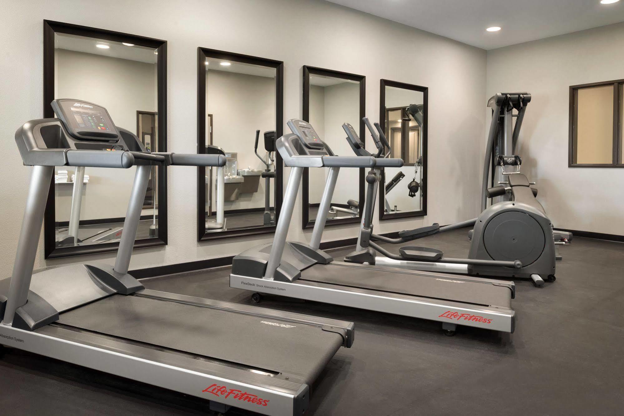 Country Inn & Suites By Radisson, Indianola, Ia Bagian luar foto